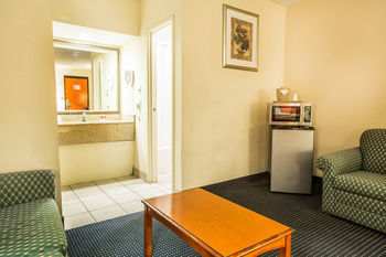 Econo Lodge Норуолк Экстерьер фото